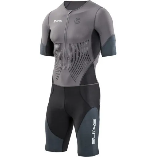 Skins TRI Elite SS Tri Suit Men charcoal/carbon 1 Skins TRI Elite SS Tri Suit Men charcoal/carbon -Wetsuits Sales Store skins tri elite ss tri suit men charcoal carbon 1